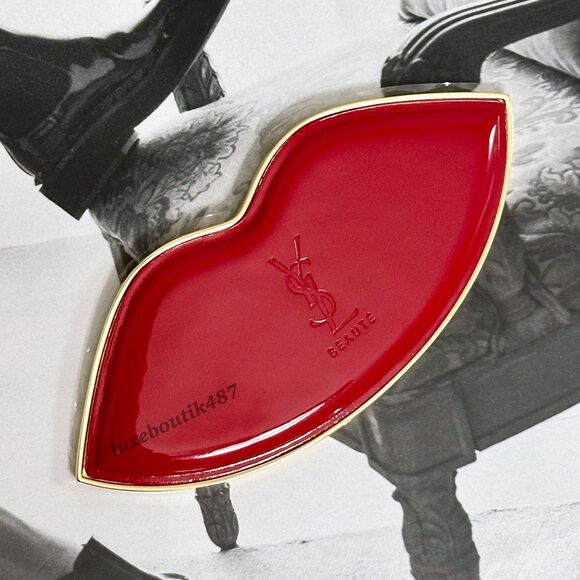 Yves Saint Laurent lip-shaped pocket mirror NEW - Picture 2 of 3